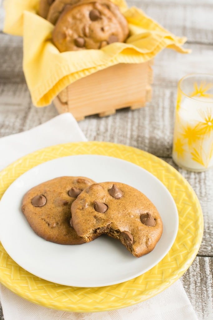 Flourless chocolate chip cookies made with almond butter - gluten free, 5 ingredients, ready in 15 minutes.