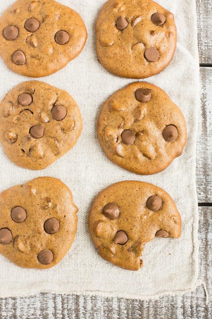 Flourless chocolate chip cookies made with almond butter - gluten free, 5 ingredients, ready in 15 minutes.