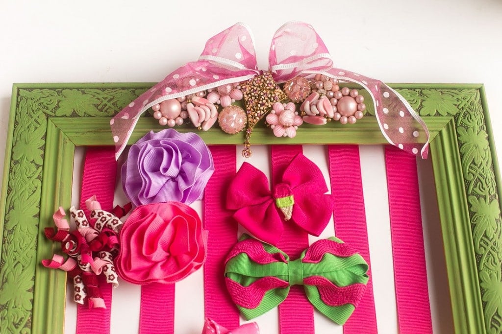 DIY Hair Bow Holder - Make a hair bow holder for less than $20 in custom colors to match your daughter's bedroom. It's a great baby shower gift too!