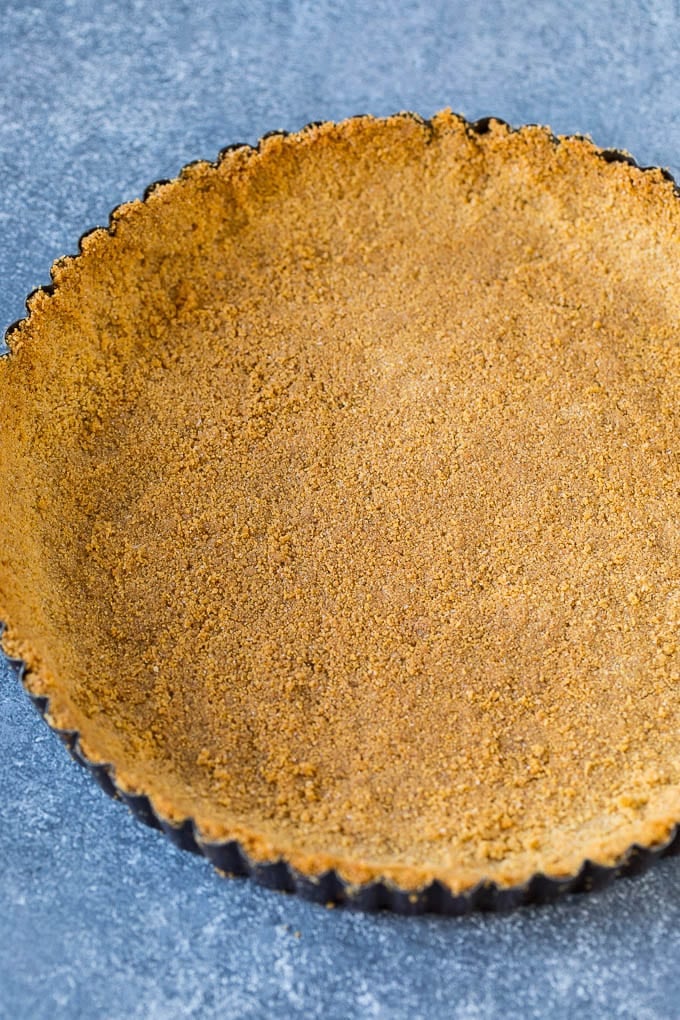 A graham cracker tart crust.