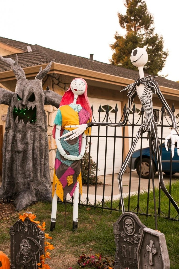 The most epic handmade Halloween display, hundreds of people come to see it every year!