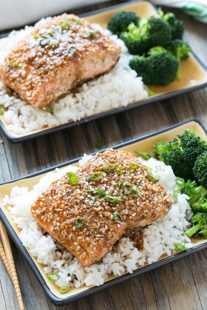 Almond salmon with garlic sauce, steamed rice and broccoli.