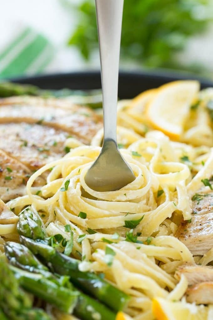 A fork serving up a portion of lemon asparagus pasta.