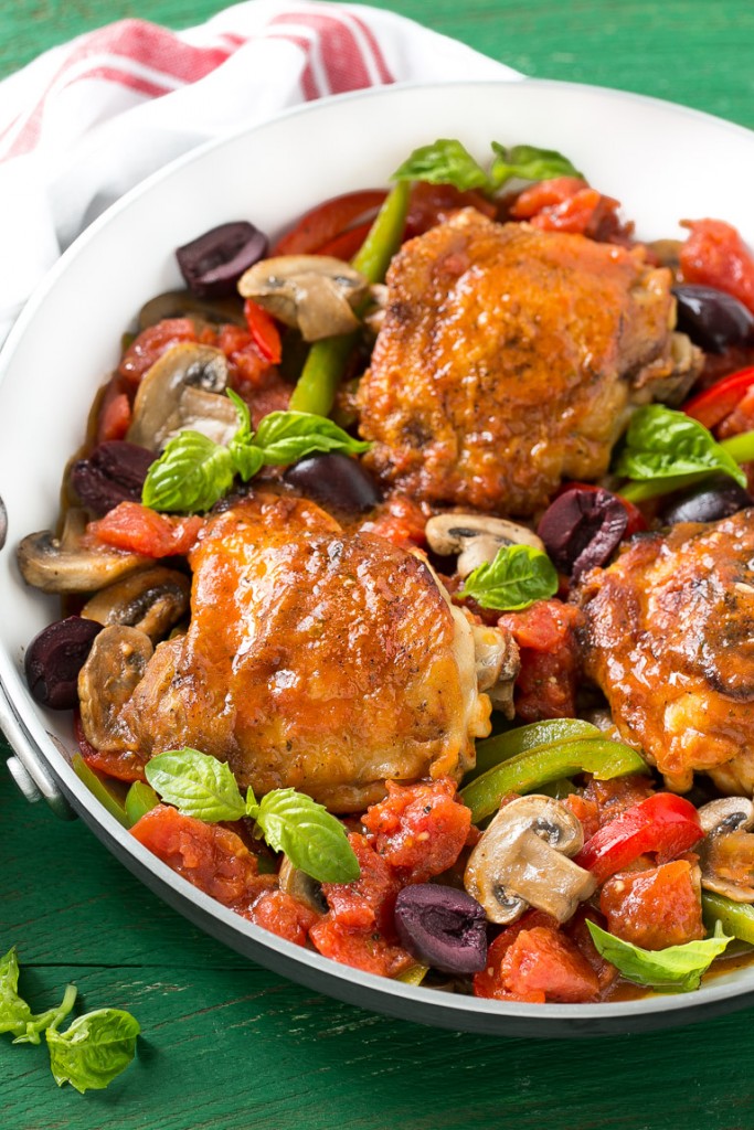 This recipe for one pot Italian chicken cacciatore is a classic dish made with braised chicken and an assortment of vegetables, all cooked together in a flavorful tomato sauce for an easy dinner with less dishes at the end. #YesYouCAN ad
