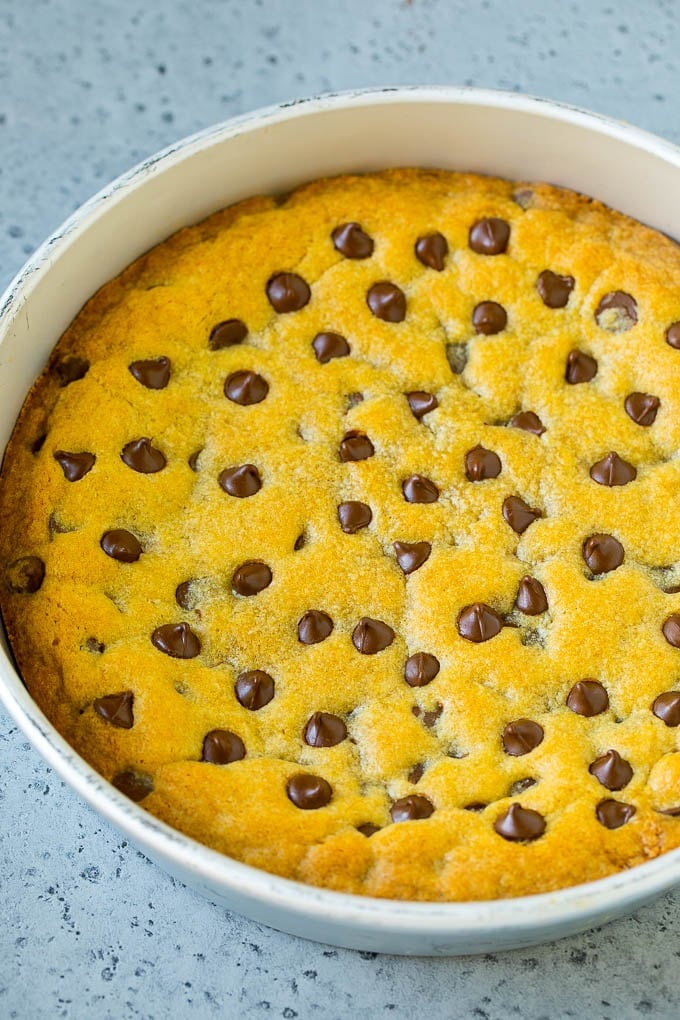 Giant Sandwich Cookie Cake – With Sprinkles on Top