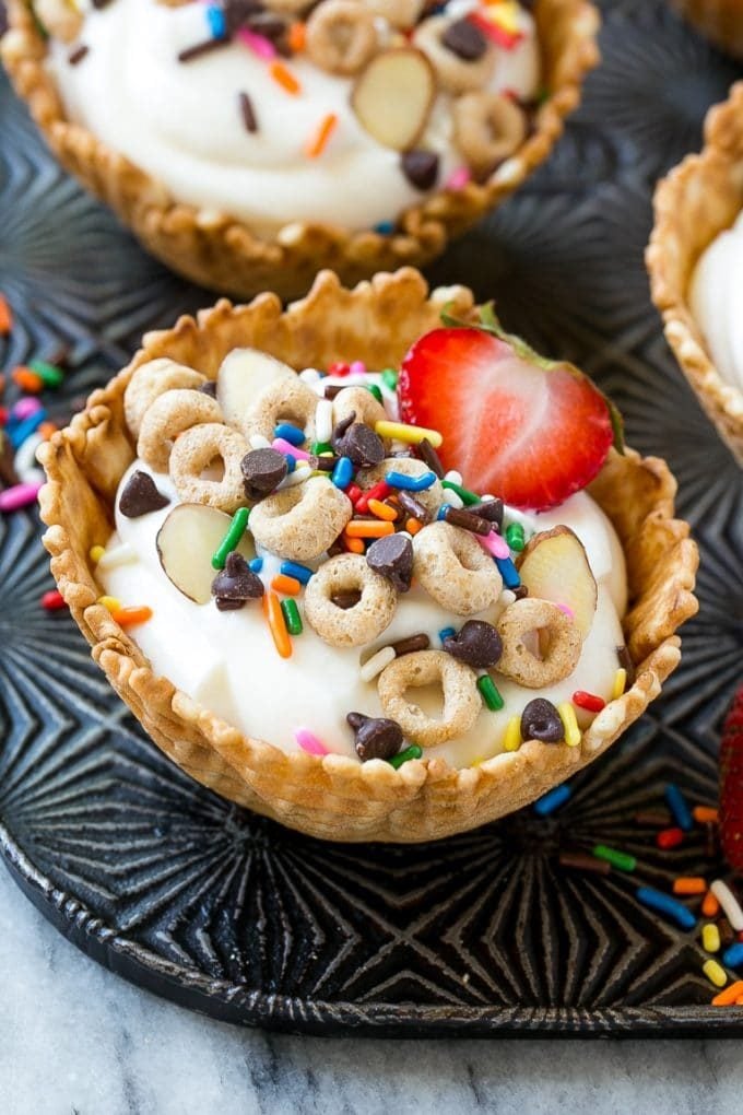 Breakfast sundaes with yogurt, fruit and cereal.