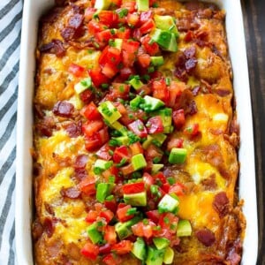 https://www.dinneratthezoo.com/wp-content/uploads/2016/12/breakfast-casserole-with-bacon-2-300x300.jpg