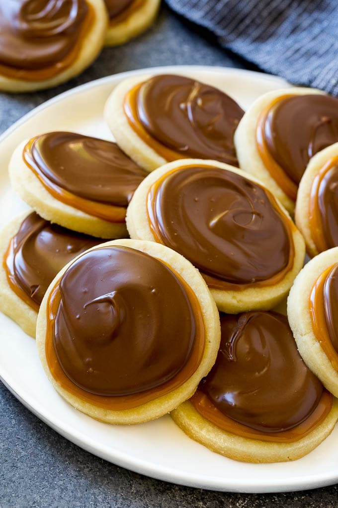 A plate of Twix cookies topped with caramel and chocolate.