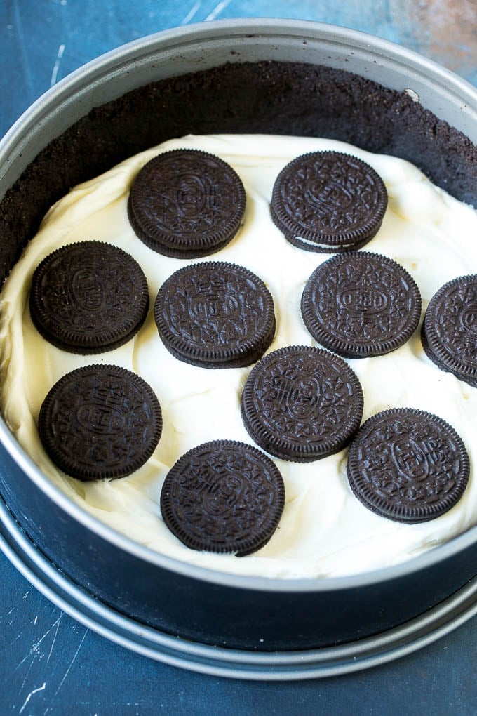 Layers of no bake cheesecake and Oreos in a springform pan.