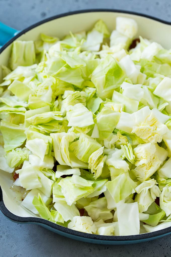 Bacon, onions and cabbage in a skillet.