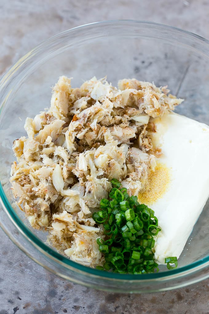 Crab meat, cream cheese, garlic powder, green onions and Worcestershire sauce in a mixing bowl.