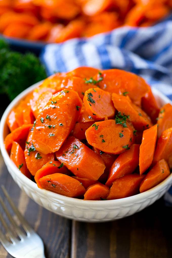 https://www.dinneratthezoo.com/wp-content/uploads/2018/10/glazed-carrots-1.jpg