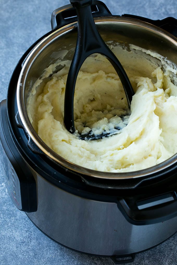 Instant Pot Mashed Potatoes Recipe | Pressure Cooker Mashed Potatoes | Easy Mashed Potatoes #potatoes #sidedish #instantpot #thanksgiving #dinner #dinneratthezoo Mashed potatoes in an Instant Pot.