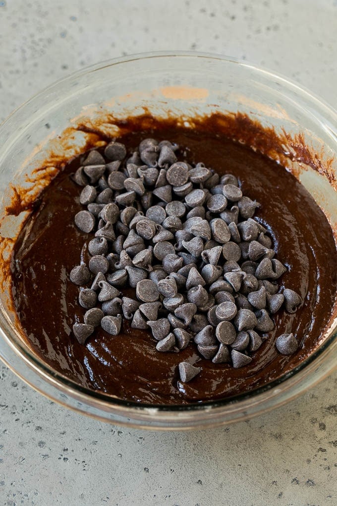 Oreo Brownies Recipe | Homemade Brownies | Chocolate Chip Brownies #brownies #oreos #chocolate #dessert #sweets #dinneratthezoo Chocolate brownie batter with chocolate chips in it.