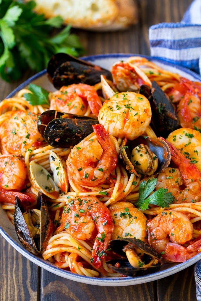 Seafood Pasta With Shrimp And Scallops (And Garlic!)