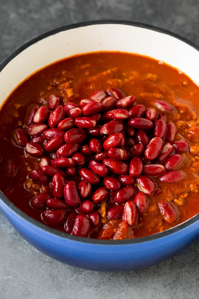 Kidney beans in a pot of turkey with spices and tomato sauce.