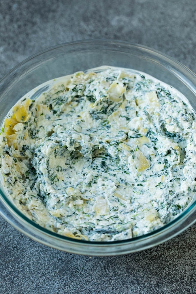 A blend of cream cheese, spinach and artichokes mixed together.