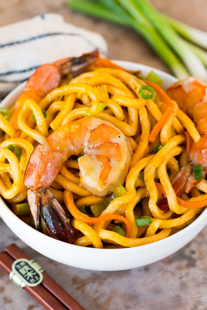 A bowl of shrimp lo mein.