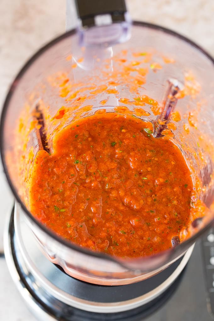Pureed tomatoes, peppers and onions in a blender.