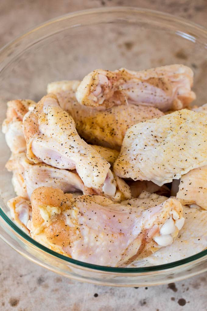 Chicken wings seasoned with garlic, salt and pepper.
