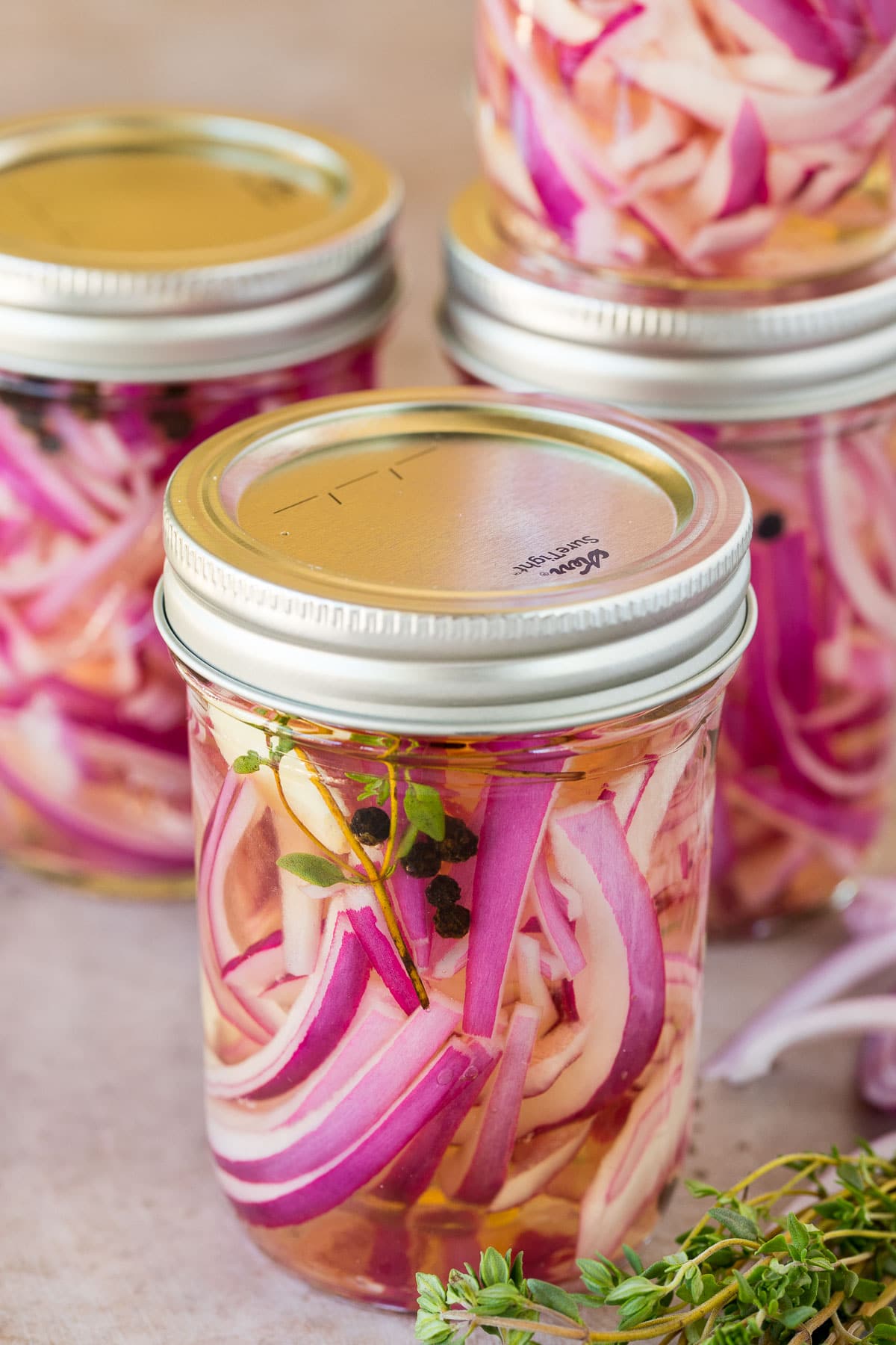 Red onions in a jar of vinegar solution.