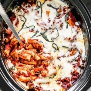 An image of crock pot baked ziti.