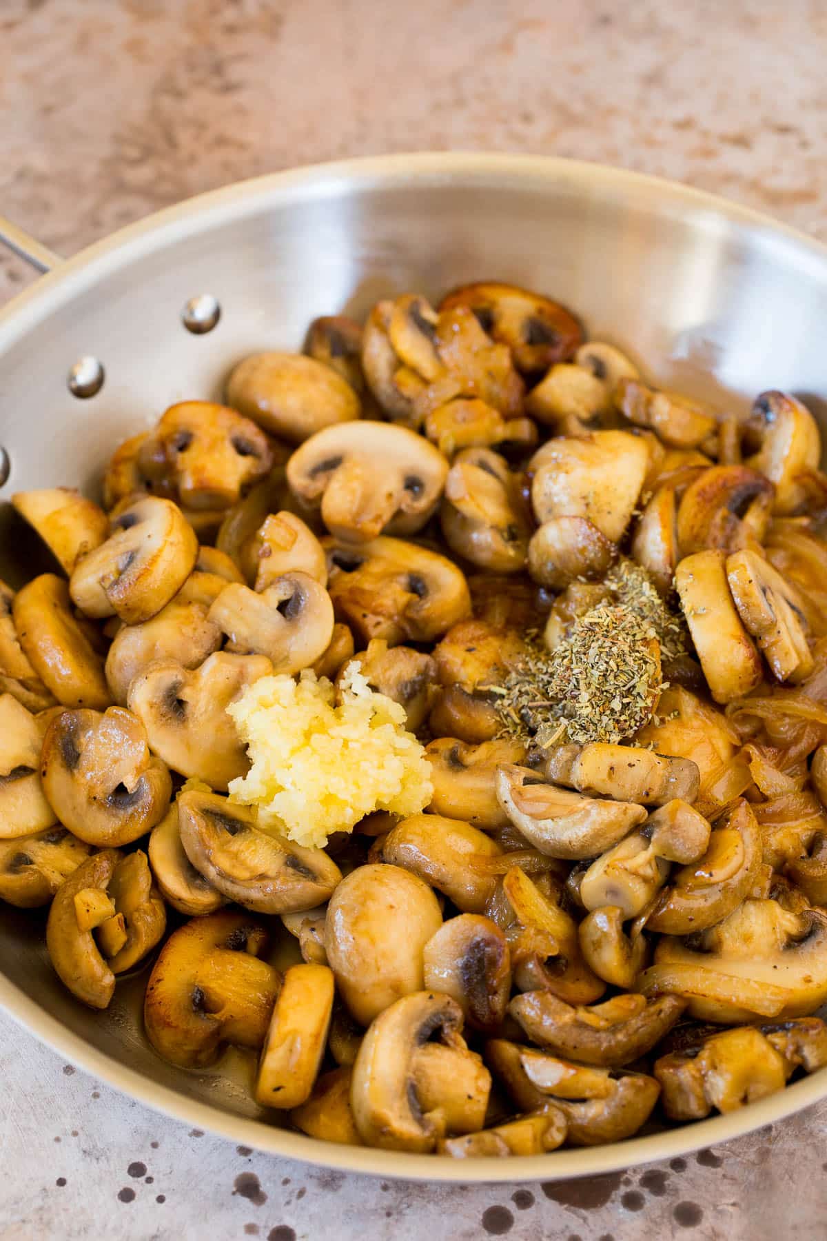 Mushrooms seasoned with garlic, salt and pepper.