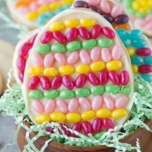A picture of a jelly belly Easter cookie in a basket.